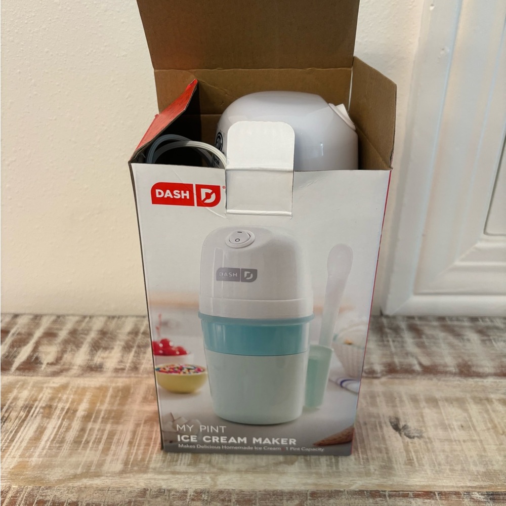 Dash My Pint Ice Cream Maker - White and Blue